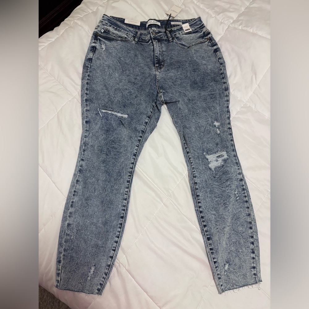 NWT Judy Blue Hi-Rise Acid Wash Destroyed Hem size 18W